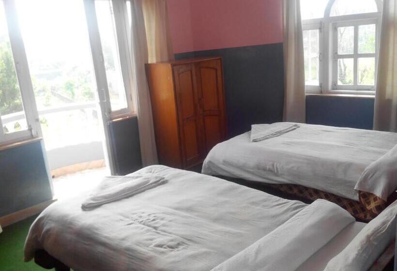 هتل Fishtail Villa