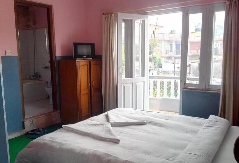 هتل Fishtail Villa