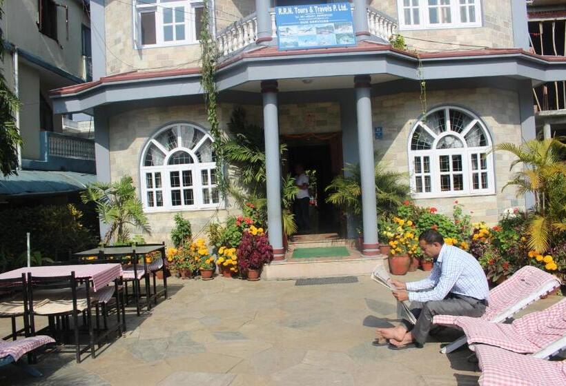 هتل Fishtail Villa