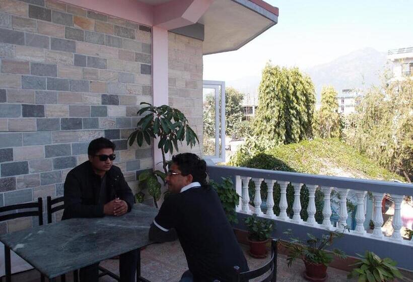 هتل Fishtail Villa