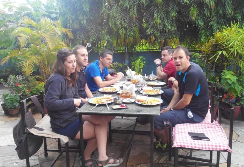 هتل Fishtail Villa