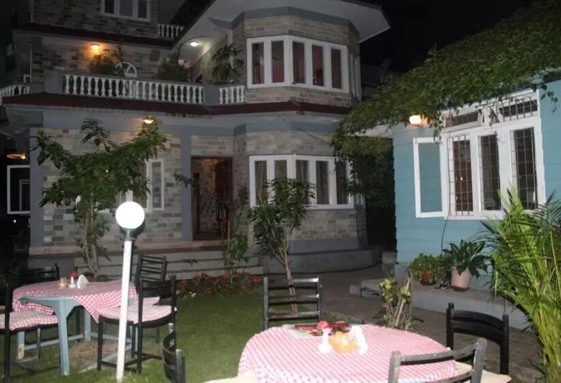 هتل Fishtail Villa
