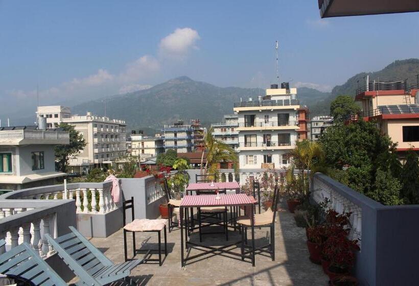 هتل Fishtail Villa