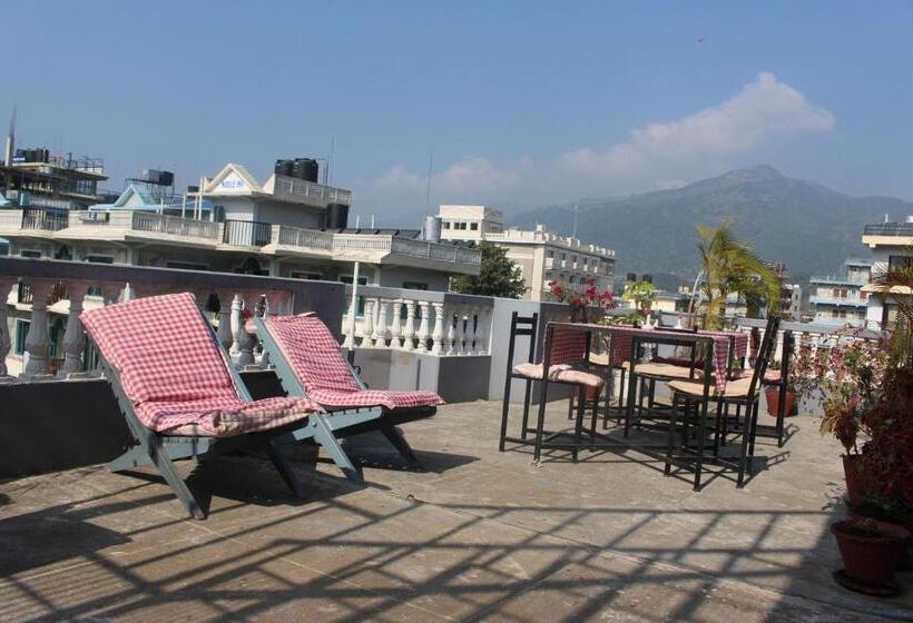 هتل Fishtail Villa