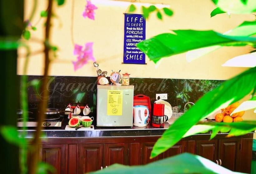 Отель Grand Conch Villa