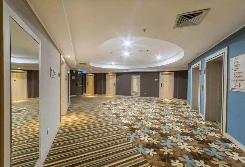 ホテル Hampton By Hilton Iasi