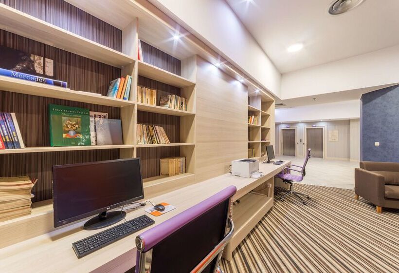 בית מלון כפרי Hampton By Hilton Iasi