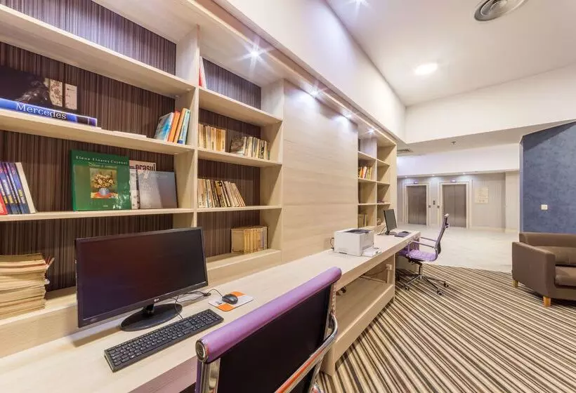 ホテル Hampton By Hilton Iasi