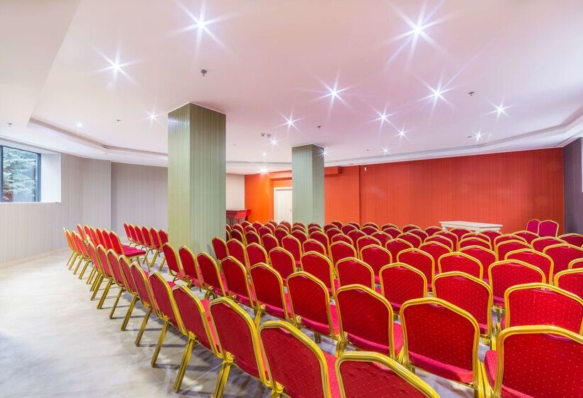 בית מלון כפרי Hampton By Hilton Iasi