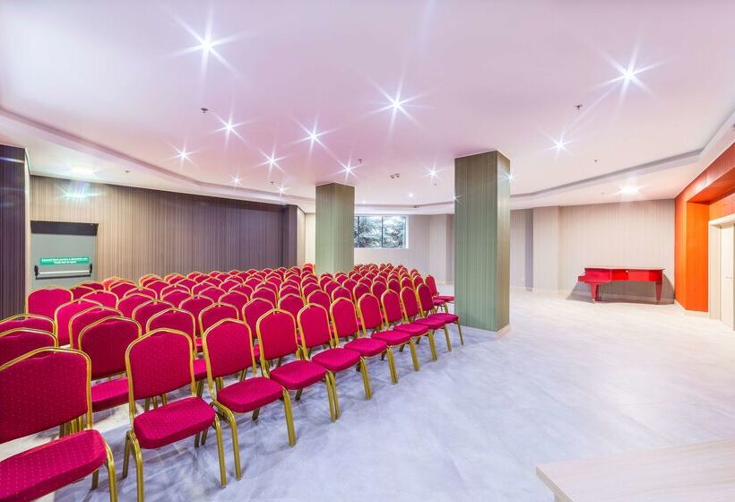 בית מלון כפרי Hampton By Hilton Iasi