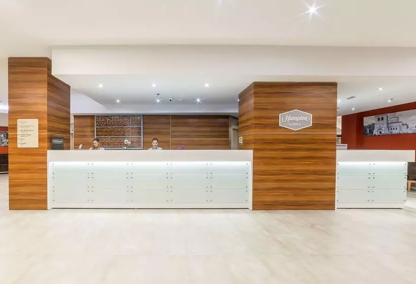 ホテル Hampton By Hilton Iasi