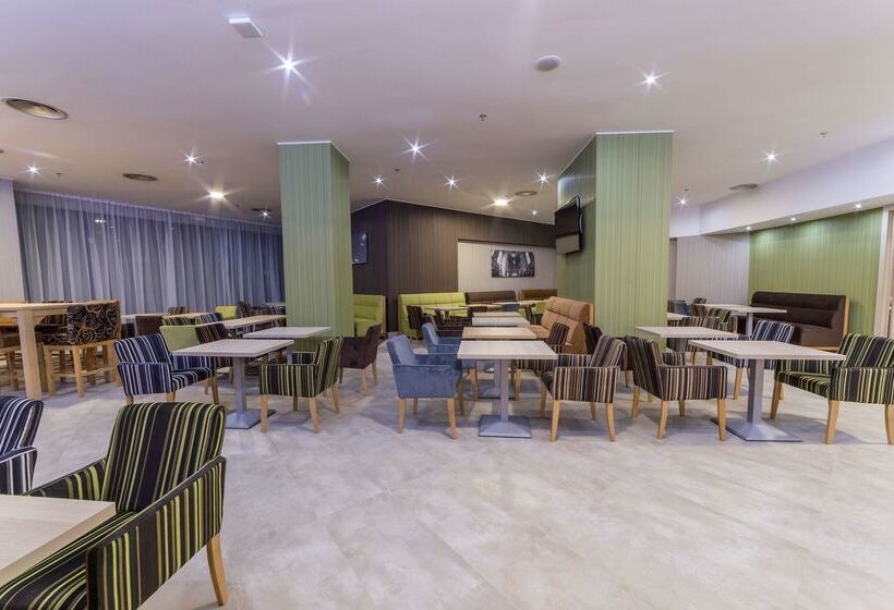 בית מלון כפרי Hampton By Hilton Iasi