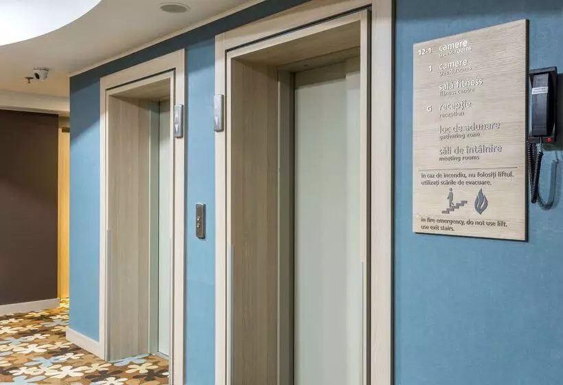 ホテル Hampton By Hilton Iasi
