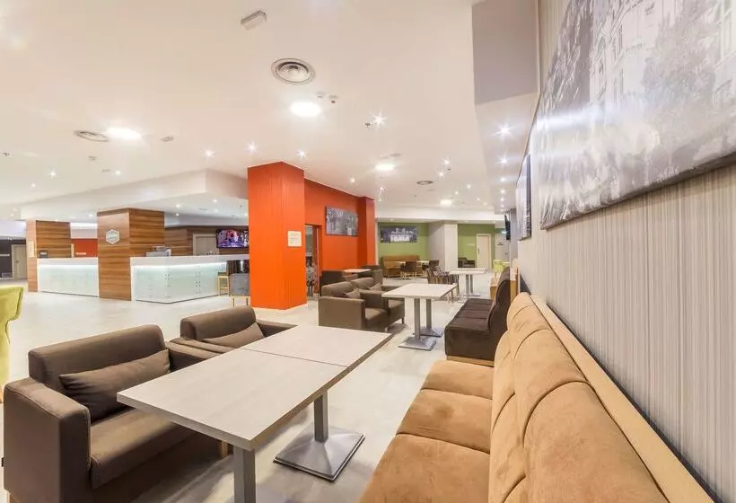 ホテル Hampton By Hilton Iasi