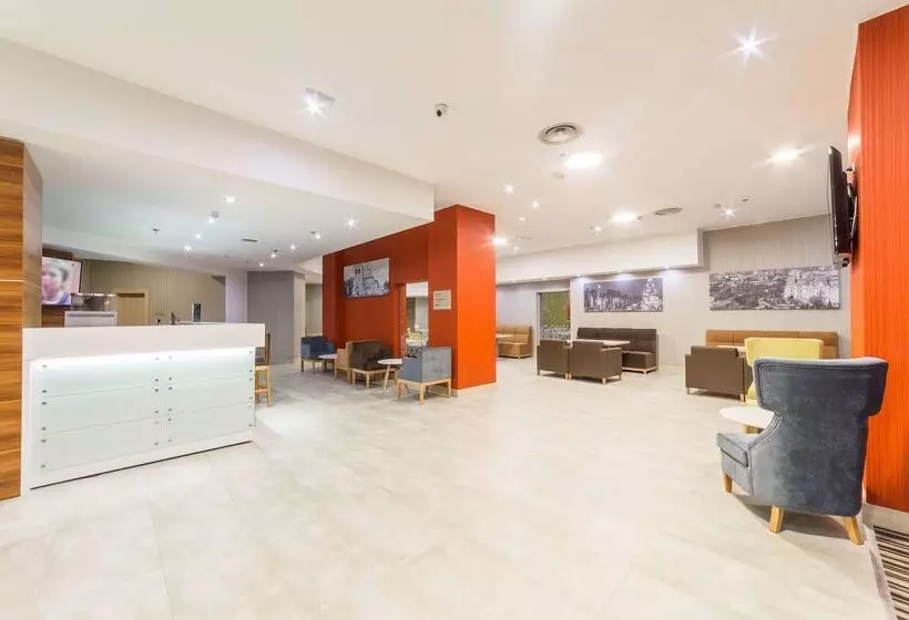 ホテル Hampton By Hilton Iasi