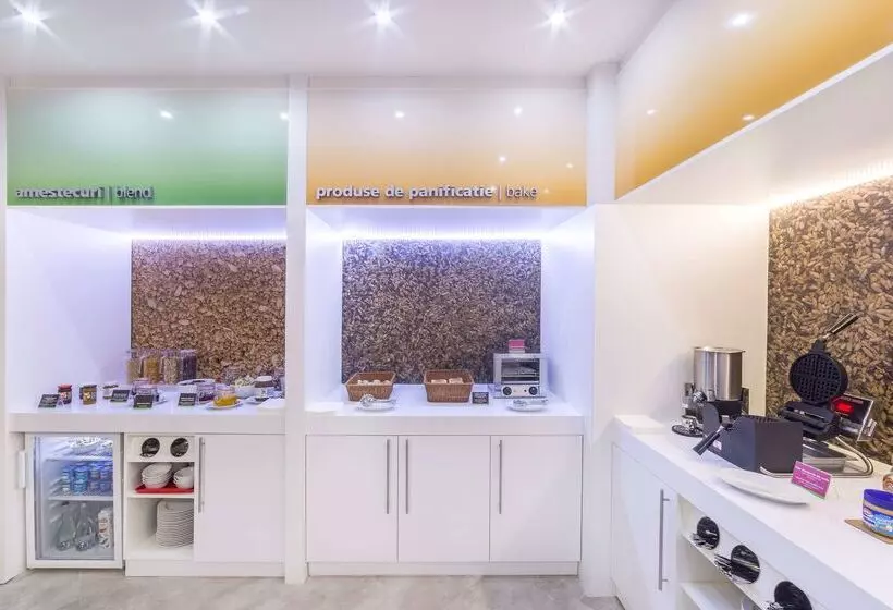 ホテル Hampton By Hilton Iasi