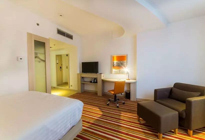 ホテル Hampton By Hilton Iasi