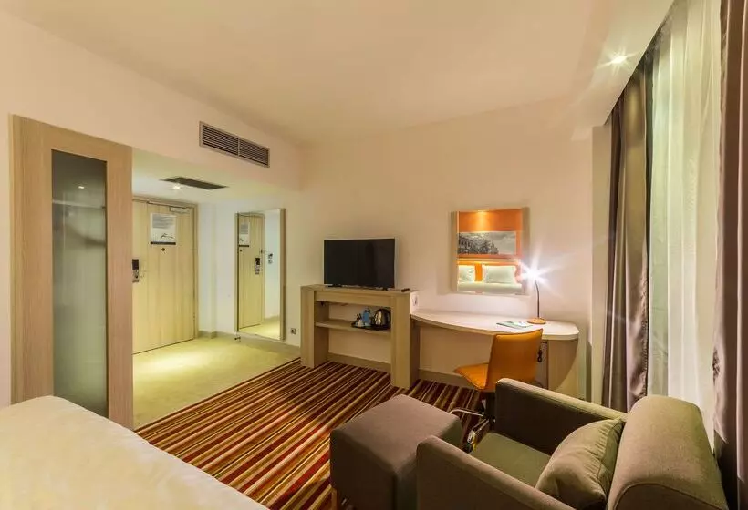 ホテル Hampton By Hilton Iasi