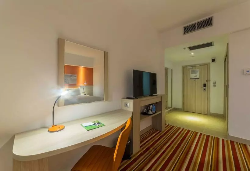ホテル Hampton By Hilton Iasi