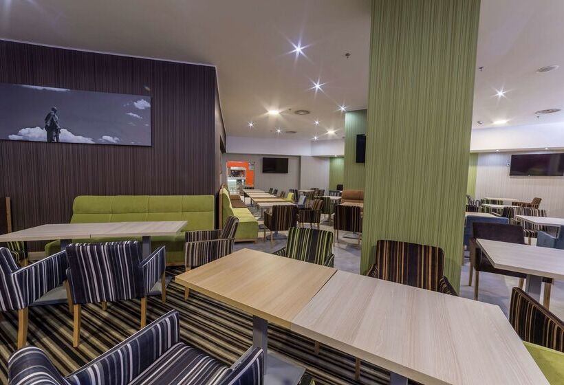 בית מלון כפרי Hampton By Hilton Iasi