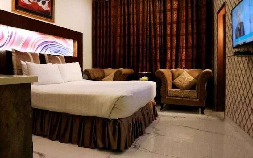هتل Hilton Suites Lahore