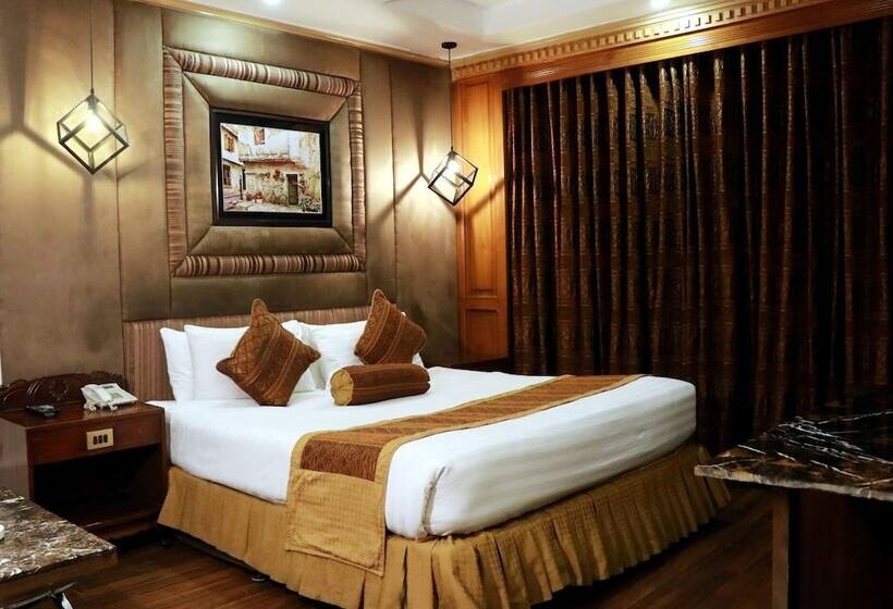 هتل Hilton Suites Lahore