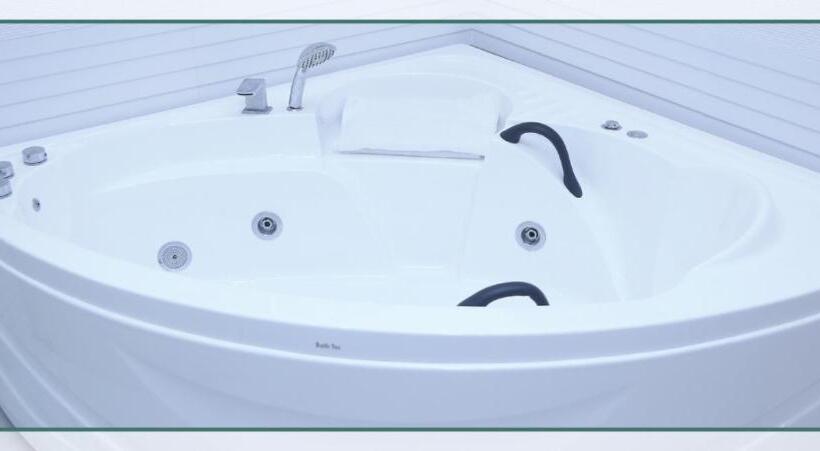 هتل Hilton Suites Lahore