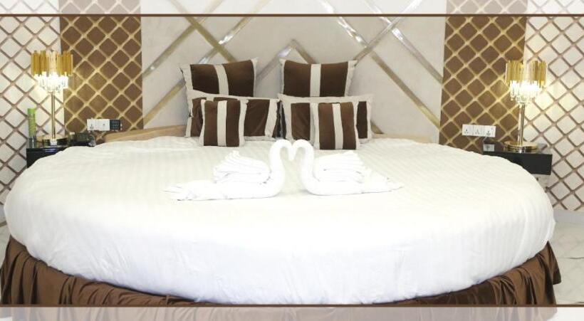 هتل Hilton Suites Lahore