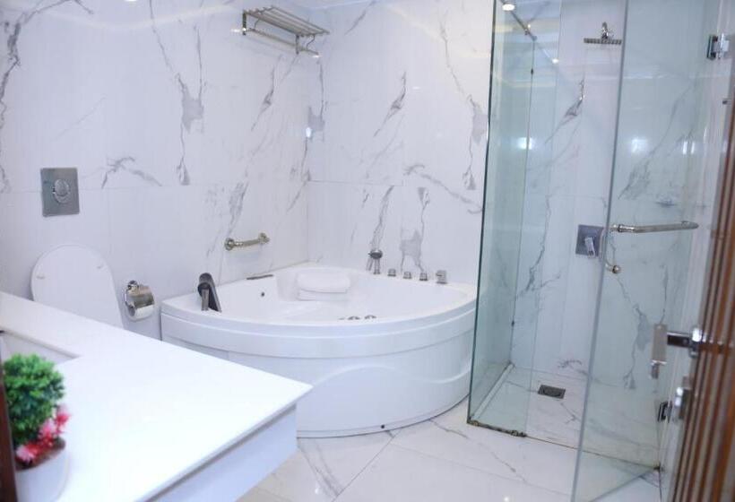 هتل Hilton Suites Lahore