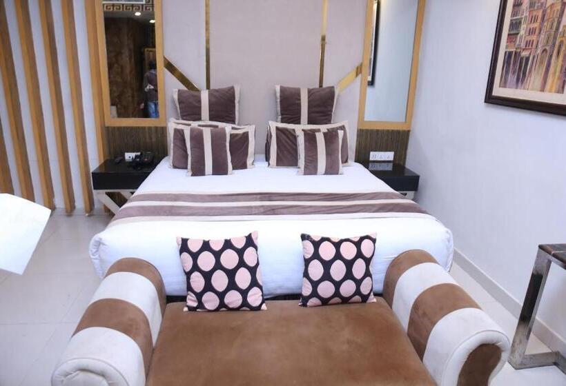 هتل Hilton Suites Lahore