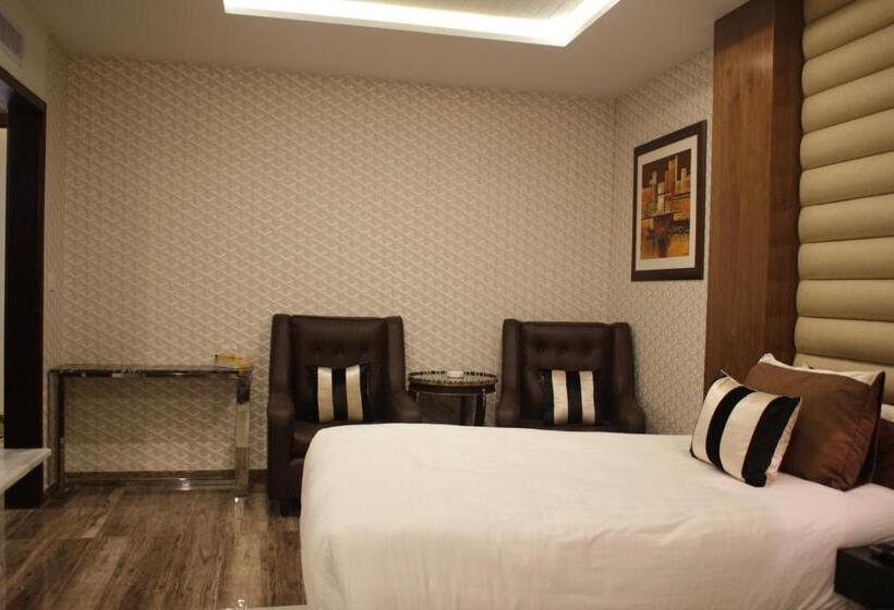 هتل Hilton Suites Lahore