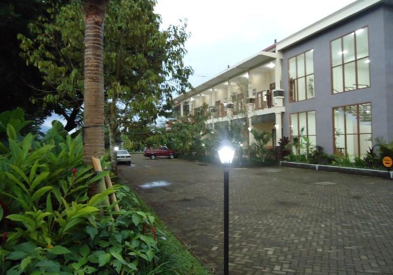Hotel Taman Wisata Selorejo And Resort