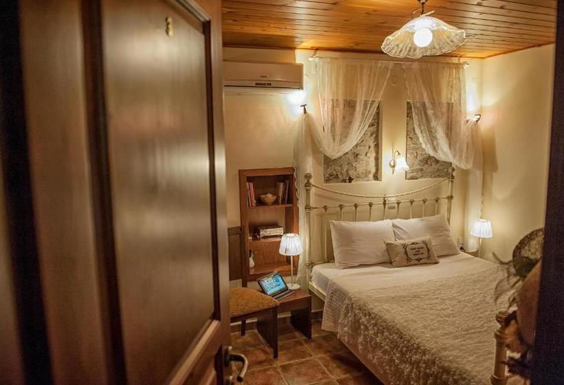 פנסיון Oriades