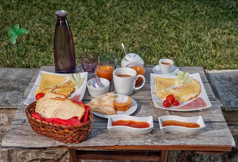 פנסיון Oriades