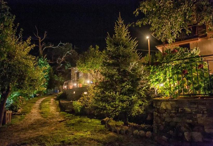 פנסיון Oriades