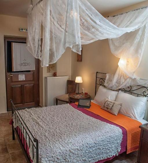 פנסיון Oriades