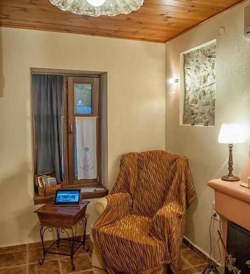 פנסיון Oriades