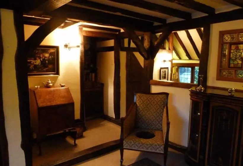 ベッドアンドブレックファースト Tudor Cottage