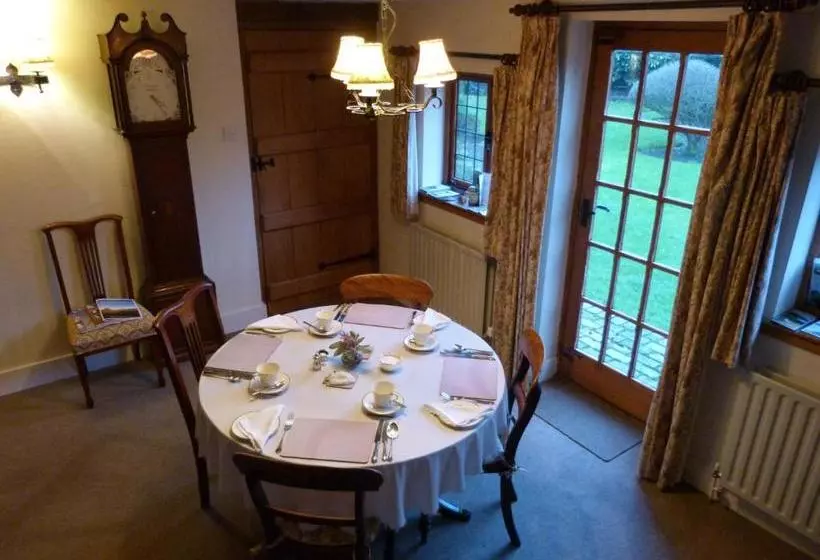 ベッドアンドブレックファースト Tudor Cottage