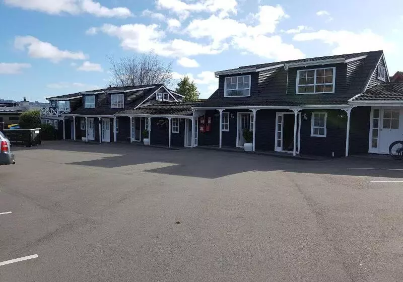 Cottage Mews Motel