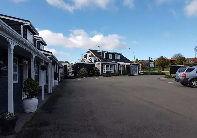 Cottage Mews Motel