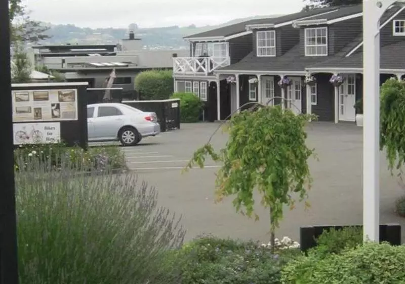 Cottage Mews Motel