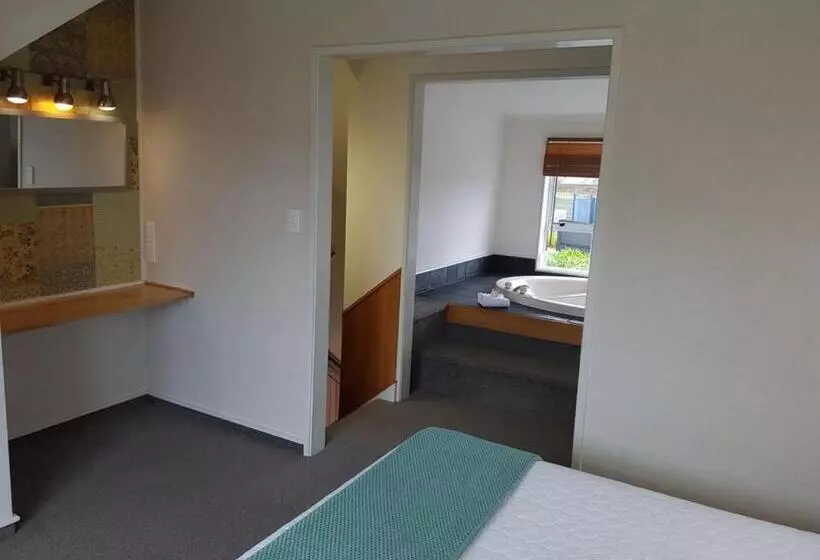 Cottage Mews Motel