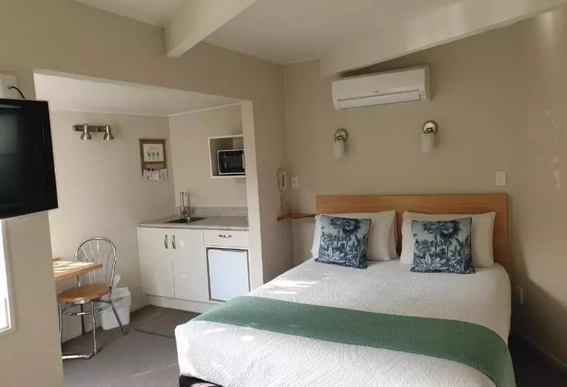Cottage Mews Motel
