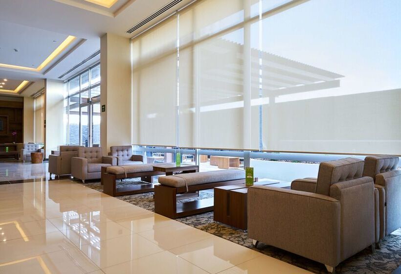 هتل Hampton Inn By Hilton Irapuato