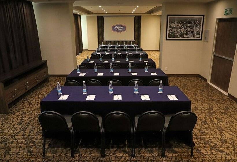 هتل Hampton Inn By Hilton Irapuato