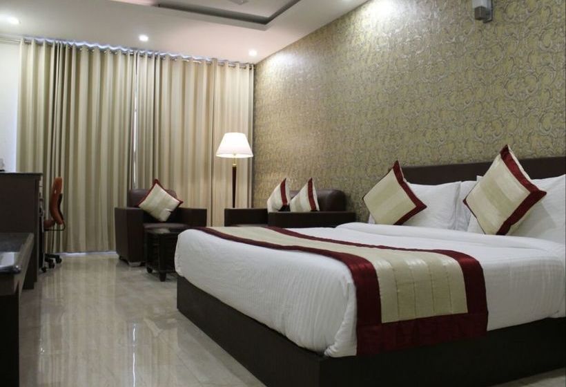 호텔 Imperial Clarks Inn Dehradun