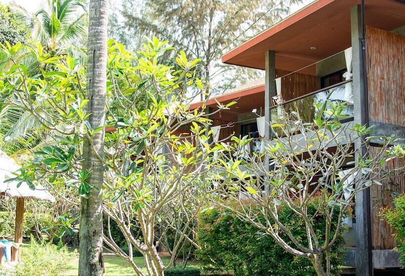 Hotelli Long Beach Chalet   Sha Extra Plus