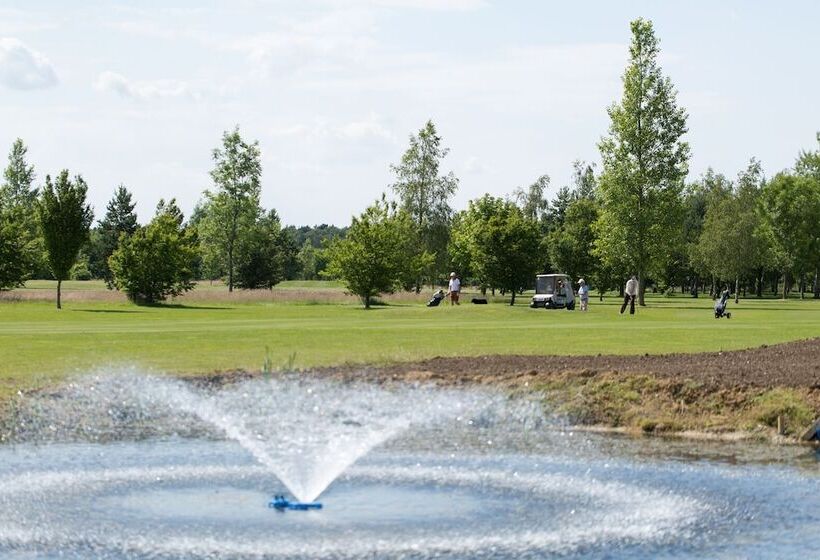 ホテル Silverstone Golf Club &