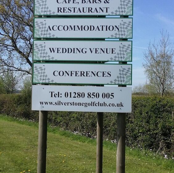 ホテル Silverstone Golf Club &